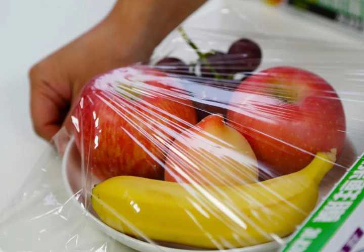 What Keeps Things Cooler: Aluminum or Plastic Wrap?